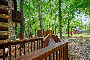 Unclassified image, 5 of 75, button - Gorgeous Spacious Log Cabin with Hot Tub Surrounded by Trees and Close to Broken Bow Lake in Hochatown, Oklahoma (Hochatown)