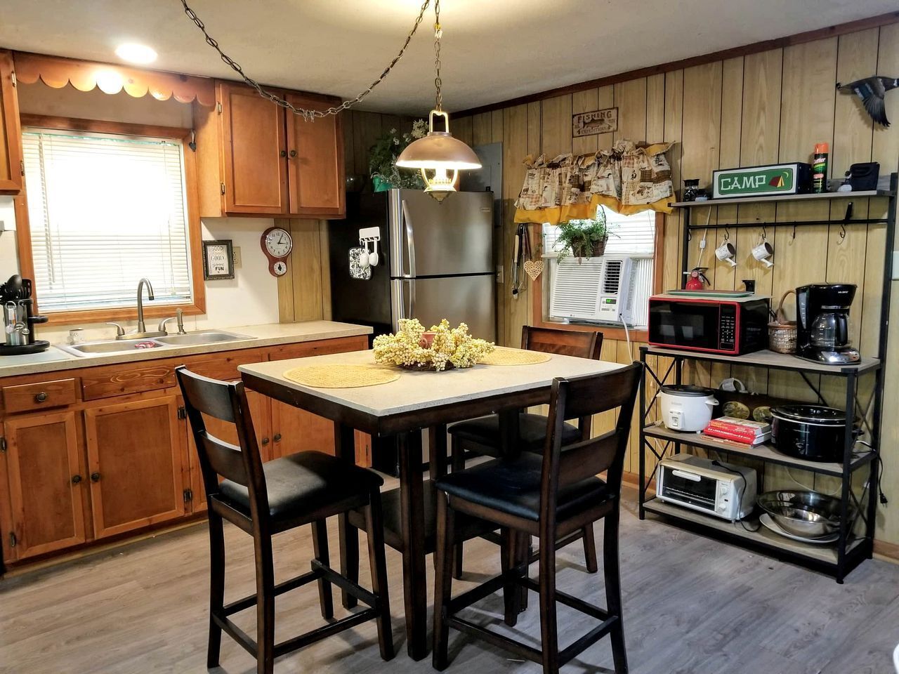 Coffee/tea maker, fridge, microwave, oven