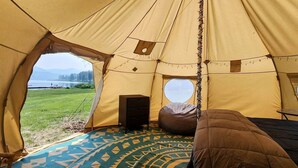 1 bedroom, bed sheets