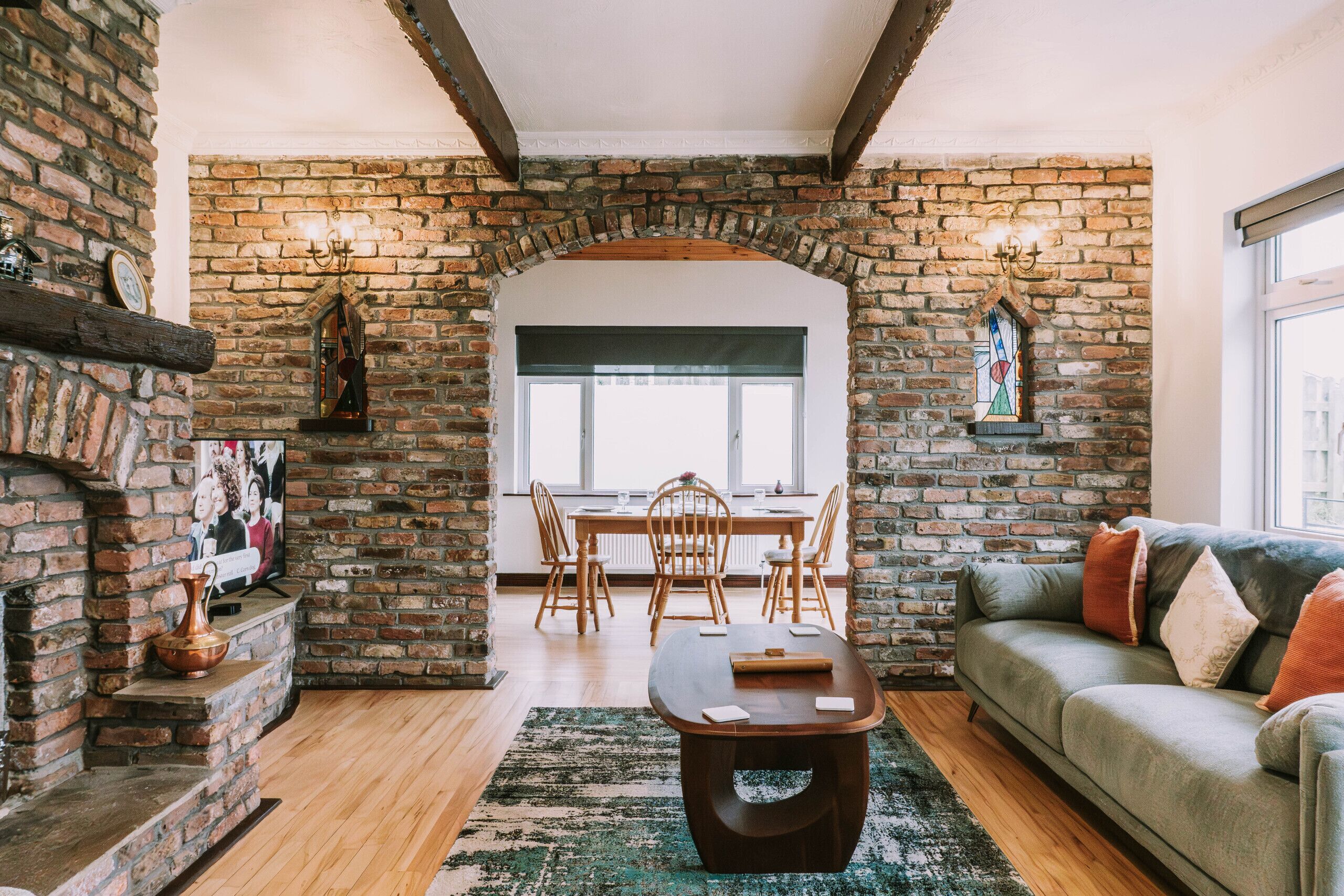 Smart TV, fireplace