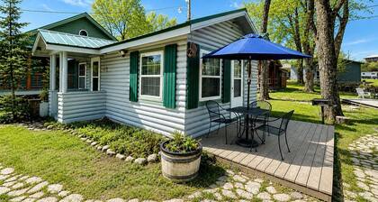 Tiny Cabin Perfect an Individual Escape with BBQ in Riverside, Wyoming