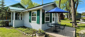 Tiny Cabin Perfect an Individual Escape with BBQ in Riverside, Wyoming