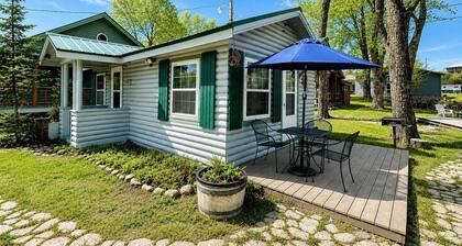 Tiny Cabin Perfect an Individual Escape with BBQ in Riverside, Wyoming