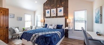 Couples Glamping Cabin for a Romantic Escape near Magnolia
