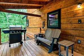 Terrace/patio - Enchanting Cabin with Game Room, Indoor Pool and Porch in Tennessee (Sevierville)