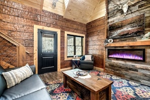 Living area - Enchanting Cabin with Game Room, Indoor Pool and Porch in Tennessee (Sevierville)