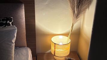 2 habitaciones, tabla de planchar con plancha, wifi y ropa de cama