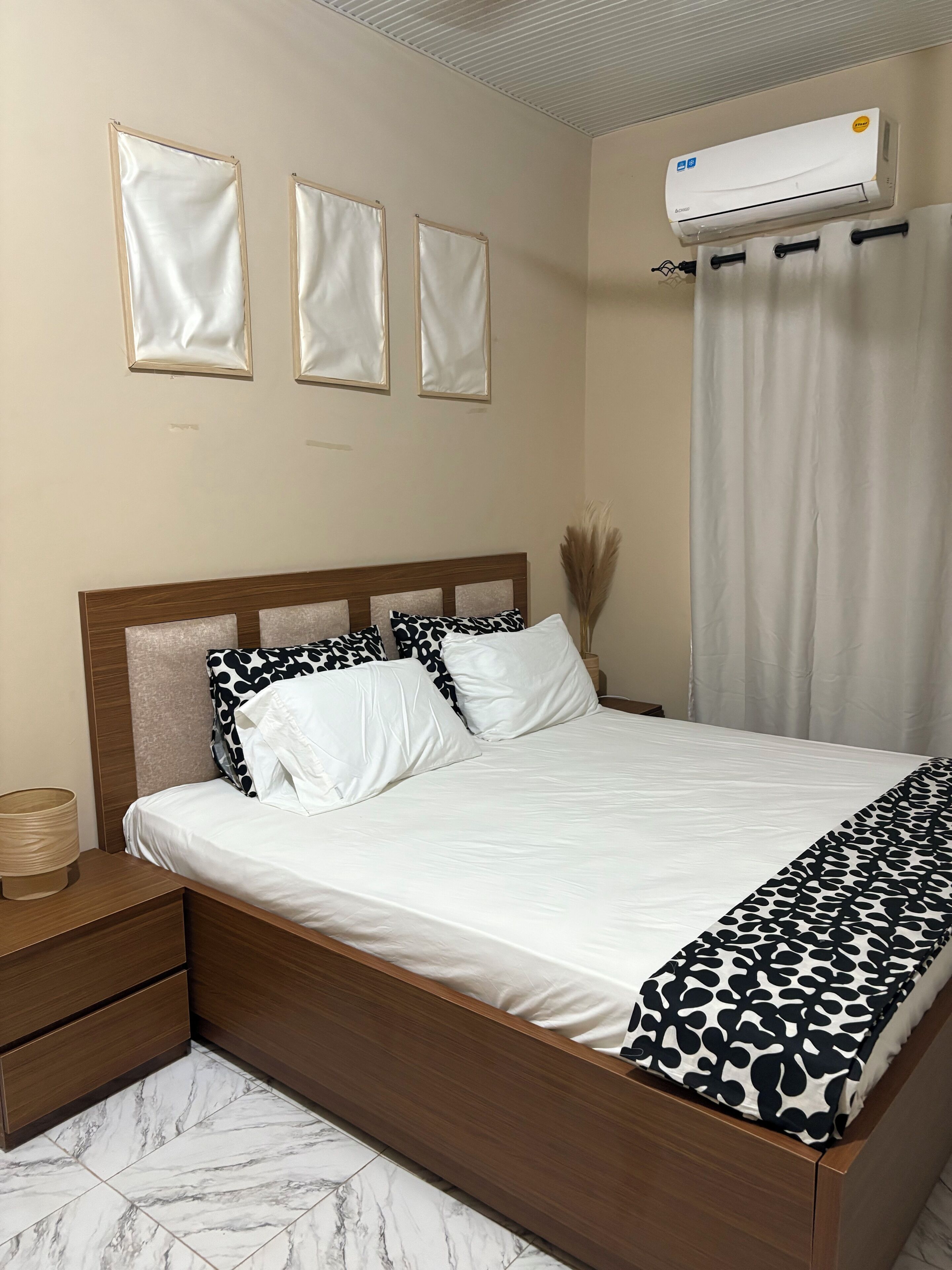 2 habitaciones, tabla de planchar con plancha, wifi y ropa de cama 