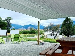 Outdoor dining - Romantic A-Frame Cabin near Yellowstone for an Amazing Glamping Getaway in Emigrant, Montana (Emigrant)