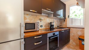 Refrigerador, microondas, horno y lavavajillas 