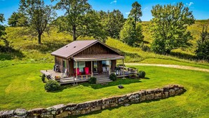 Exterior - Cozy Cabin with Hot Tub and Incredible Views in Compton, AR (Compton)