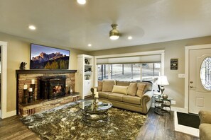 TV, fireplace, DVD player, stereo