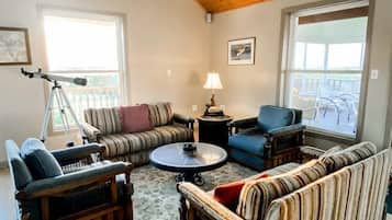 Tv, dvd-spelare och en stereo