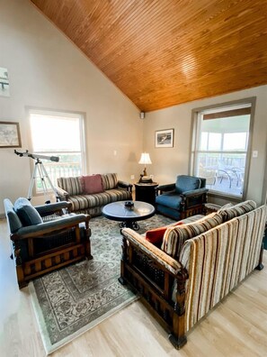 電視、DVD 播放機、音響