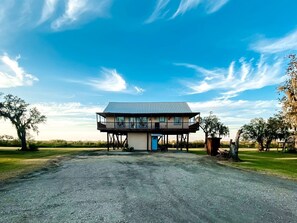 المنشأة من الخارج