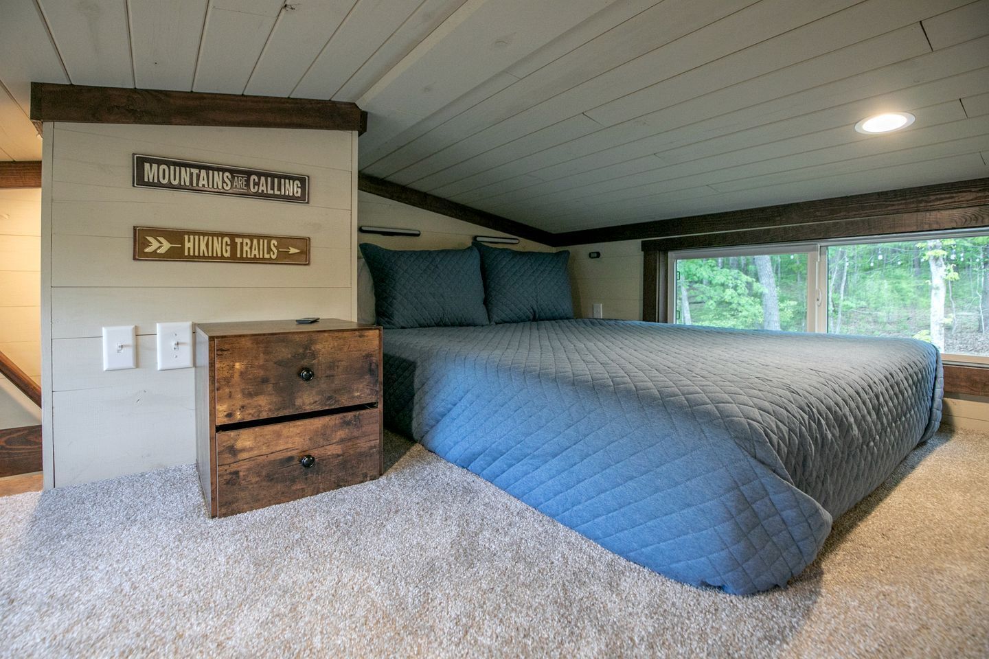 1 bedroom, desk, WiFi, bed sheets