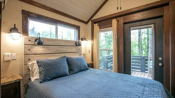 1 bedroom, desk, WiFi, bed sheets