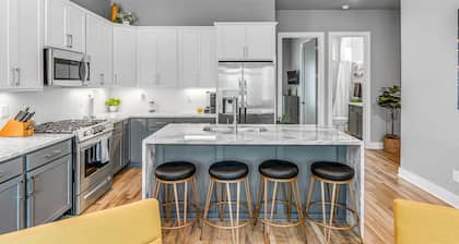 Grill Fire Pit Views Near Downtown Nashville