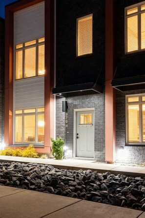 Casa | 4 camere, una scrivania, Internet
