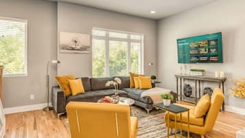 House | 4 bedrooms, desk, Internet