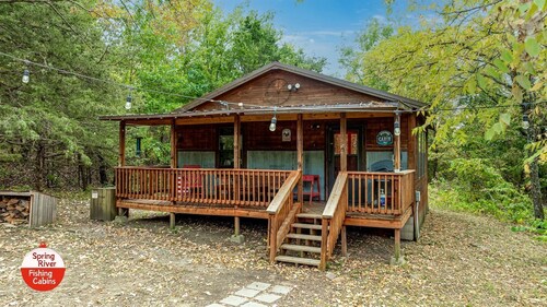 Wonderful Rustic Cabin with Barbecue in Miami, Oklahoma