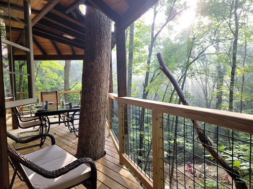 Secluded Treetop Oasis, Original Treehouse in Tennessee