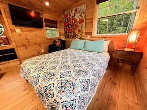 1 bedroom, desk, WiFi, bed sheets