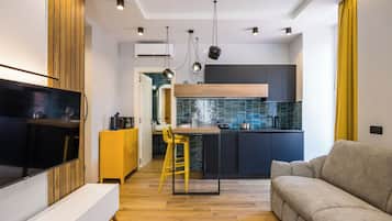 Căn hộ, 1 phòng ngủ | Khu phòng khách | TV 30-inch có truyền hình vệ tinh