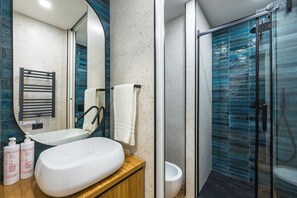 A modern bathroom with a freestanding sink, a glass shower enclosure, and a toilet. - Tribunali Trendy Accommodations by Wonderful Italy (Naples)