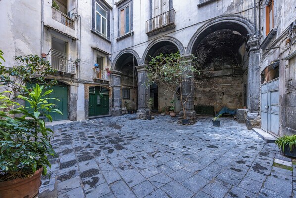 Exterior - Tribunali Trendy Accommodations by Wonderful Italy (Naples)
