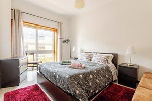 2 chambres, fer et planche à repasser, lit de bébé portatif, Wi-Fi