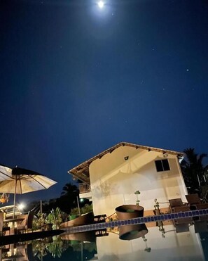 المنطقة المحيطة بالمنشأة