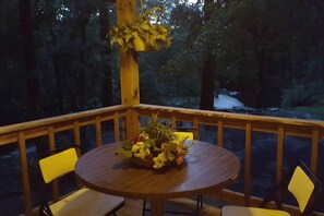 تناول الطعام بالخارج