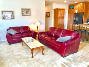 Living area - Gorgeous Cottage Vacation Rental in Page Arizona, near Antelope Canyon (Page)