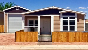 Exterior - Gorgeous Cottage Vacation Rental in Page Arizona, near Antelope Canyon (Page)