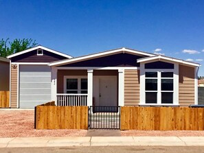 Exterior - Gorgeous Cottage Vacation Rental in Page Arizona, near Antelope Canyon (Page)