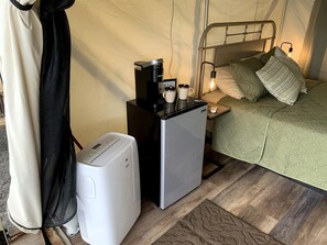 WiFi, bed sheets