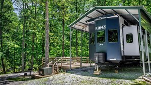 Exterior - Peaceful Caravan Retreat with Large Private Deck and Fire Pit in Alabama (Fort Payne)