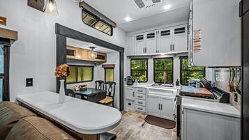 冰箱、微波炉、炉灶、茶具/咖啡用具