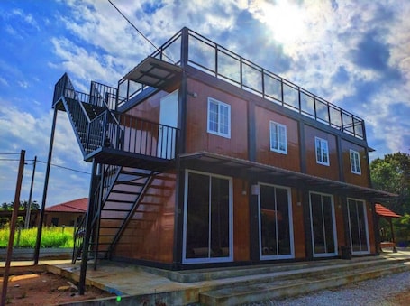 Front of property. Capital O 91243 Bee Good Chalet