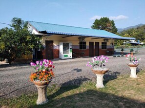 Front of property - Capital O 91243 Bee Good Chalet (Kampung Kelewang Jatoh)