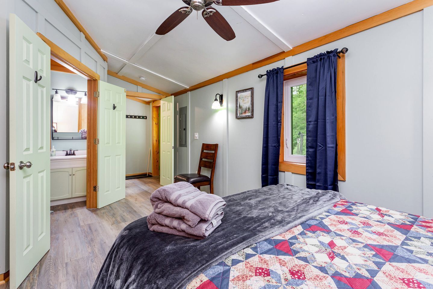 2 dormitorios, tabla de planchar con plancha, wifi y ropa de cama