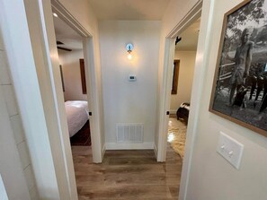 Room - Lakefront Cabin with Two Decks and Back Yard in Tennessee (Tracy City)