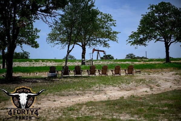 Property grounds - Serene Woodland Cabin Oasis near Trinity River in Texas (Alvord)