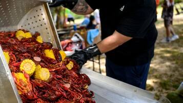 Alimentos y bebidas