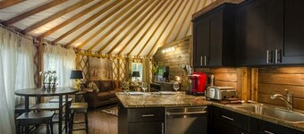 Stunning Yurt with Magnificent Creek Views in Topton, North Carolina