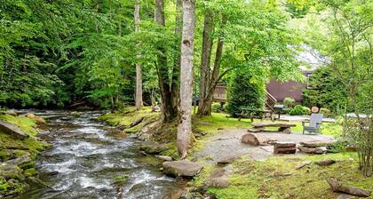 Stunning Yurt with Magnificent Creek Views in Topton, North Carolina