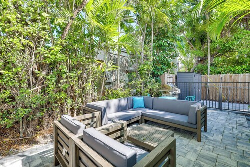 1 Mi to Las Olas Eats! Modern Apt w/ Shared Patio