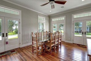 Dining - Breathtaking Cottage with Spectacular Interior and Exterior Spaces Near the Coast in Rockport, Texas (Rockport)