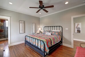 4 bedrooms, WiFi, bed sheets - Breathtaking Cottage with Spectacular Interior and Exterior Spaces Near the Coast in Rockport, Texas (Rockport)